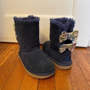 UGG Bailey Bow II Tie Dye Insulated Kids Boots Blue Size 3